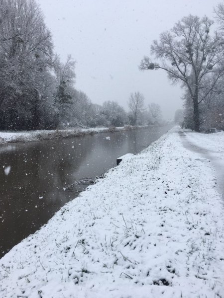 Le canal dans le calme et la sérénité hivernale. Monique Pinault